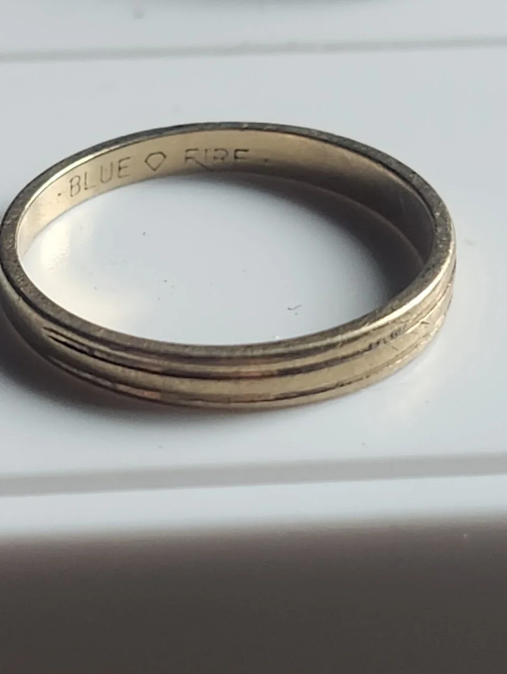 Blue Fire 14K Gold  Band Ring - Size 5.5